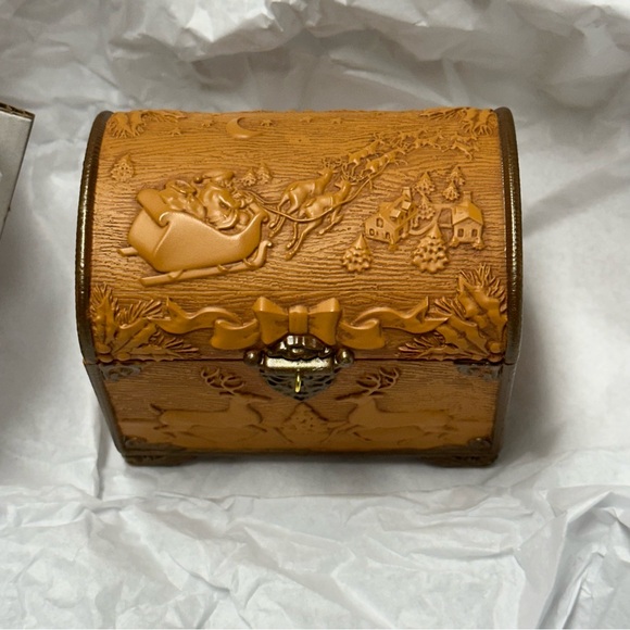 Hallmark 2023 Keepsake Ornament Club Santa’s Ornament Treasures - Picture 2 of 6